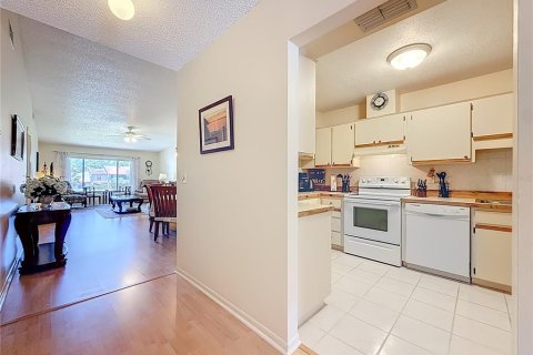 Condo in Palm Harbor, Florida, 2 bedrooms № 2198916 - photo 4