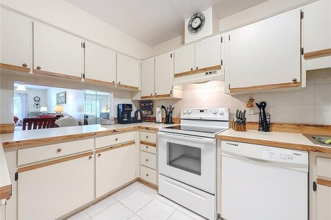 Condo in Palm Harbor, Florida, 2 bedrooms № 2198916 - photo 5