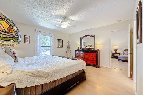 Condo in Palm Harbor, Florida, 2 bedrooms № 2198916 - photo 15