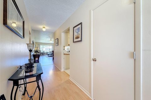 Condo in Palm Harbor, Florida, 2 bedrooms № 2198916 - photo 2