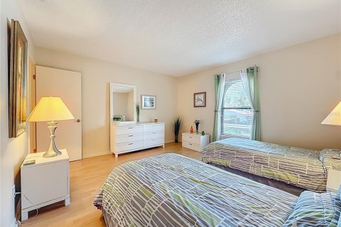 Condo in Palm Harbor, Florida, 2 bedrooms № 2198916 - photo 12