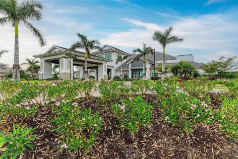 House in Bradenton, Florida 3 bedrooms, 288.09 sq.m. № 1681973 - photo 12