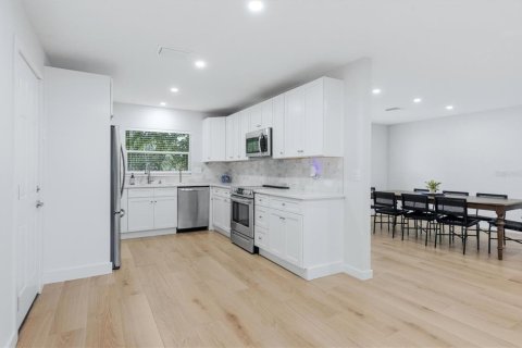 Casa en venta en Sarasota, Florida, 3 dormitorios, 155.7 m2 № 2203914 - foto 8