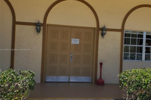 Condo in Hallandale Beach, Florida, 1 bedroom  № 1701160 - photo 23