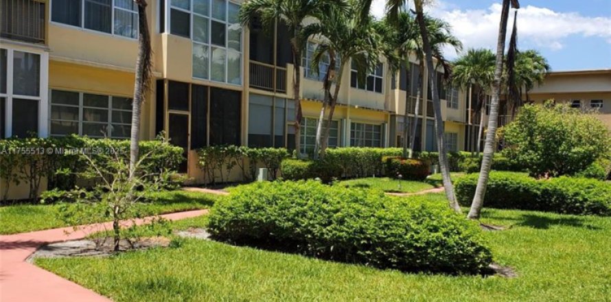 Condo in Hallandale Beach, Florida, 1 bedroom  № 1701160