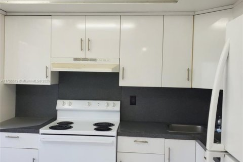 Condo in Hallandale Beach, Florida, 1 bedroom  № 1701160 - photo 6