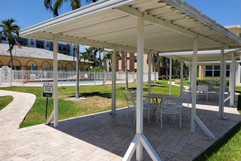 Condo in Hallandale Beach, Florida, 1 bedroom  № 1701160 - photo 21