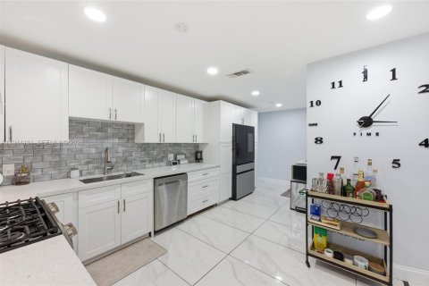 Villa ou maison à vendre à Sunrise, Floride: 4 chambres, 142.79 m2 № 2001177 - photo 5