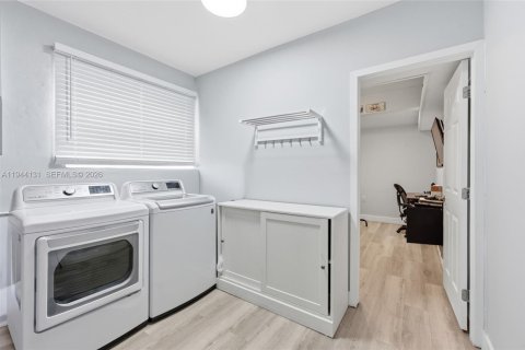 Villa ou maison à vendre à Sunrise, Floride: 4 chambres, 142.79 m2 № 2001177 - photo 26