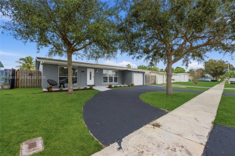 Villa ou maison à vendre à Sunrise, Floride: 4 chambres, 142.79 m2 № 2001177 - photo 4