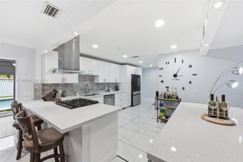 Villa ou maison à vendre à Sunrise, Floride: 4 chambres, 142.79 m2 № 2001177 - photo 2