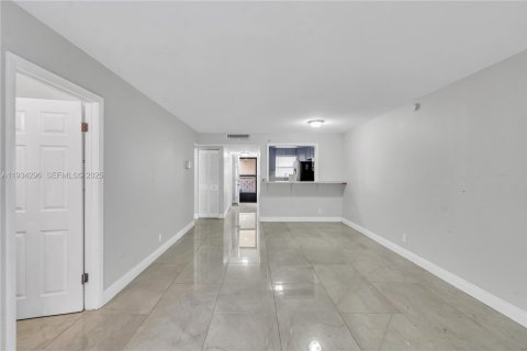 Снять в аренду квартиру в Лейк-Уорт, Флорида 2 спальни, 94.76м2, № 1992662 - фото 9