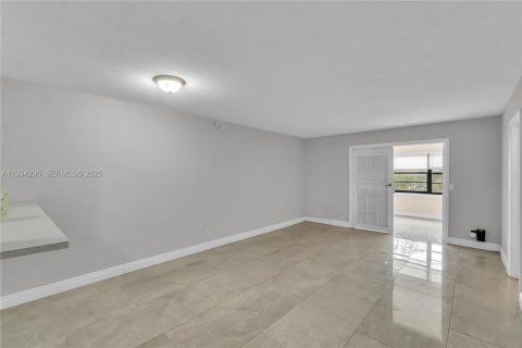 Снять в аренду квартиру в Лейк-Уорт, Флорида 2 спальни, 94.76м2, № 1992662 - фото 11