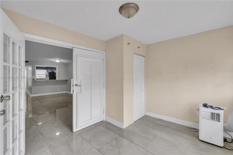 Снять в аренду квартиру в Лейк-Уорт, Флорида 2 спальни, 94.76м2, № 1992662 - фото 19