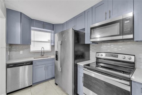 Снять в аренду квартиру в Лейк-Уорт, Флорида 2 спальни, 94.76м2, № 1992662 - фото 3