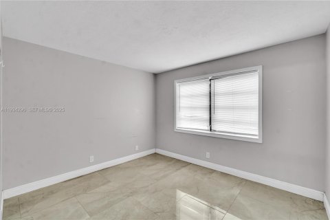 Снять в аренду квартиру в Лейк-Уорт, Флорида 2 спальни, 94.76м2, № 1992662 - фото 13