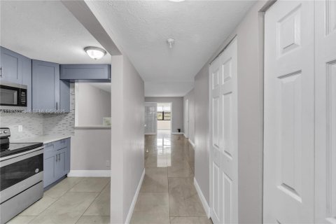 Снять в аренду квартиру в Лейк-Уорт, Флорида 2 спальни, 94.76м2, № 1992662 - фото 6