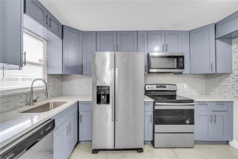 Снять в аренду квартиру в Лейк-Уорт, Флорида 2 спальни, 94.76м2, № 1992662 - фото 4