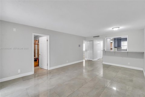 Снять в аренду квартиру в Лейк-Уорт, Флорида 2 спальни, 94.76м2, № 1992662 - фото 10