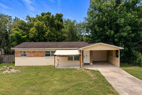 House in Leesburg, Florida 3 bedrooms, 99.68 sq.m. № 2295363