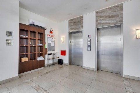 Copropriété à vendre à Sarasota, Floride: 3 chambres, 128.21 m2 № 1690828 - photo 30