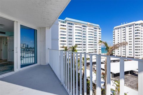 Copropriété à vendre à Sarasota, Floride: 3 chambres, 128.21 m2 № 1690828 - photo 29