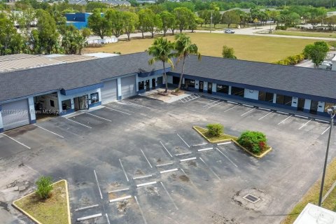 Купить коммерческую недвижимость в Форт Майерс, Флорида № 2037026 - фото 7