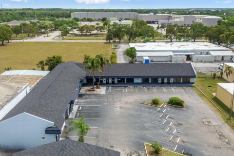 Купить коммерческую недвижимость в Форт Майерс, Флорида № 2037026 - фото 11
