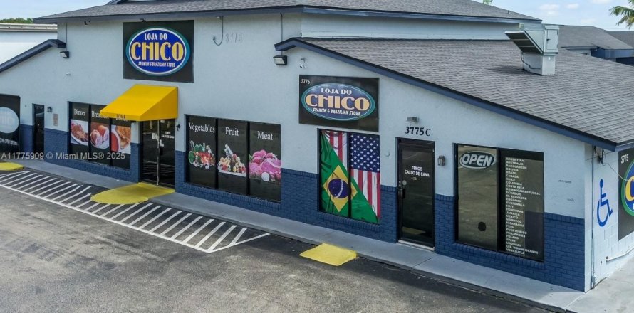 Коммерческая недвижимость в Форт Майерс, Флорида № 2037026