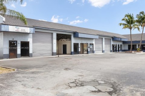Купить коммерческую недвижимость в Форт Майерс, Флорида № 2037026 - фото 30