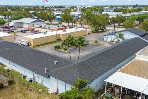 Купить коммерческую недвижимость в Форт Майерс, Флорида № 2037026 - фото 9
