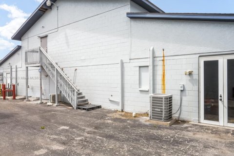 Купить коммерческую недвижимость в Форт Майерс, Флорида № 2037026 - фото 27