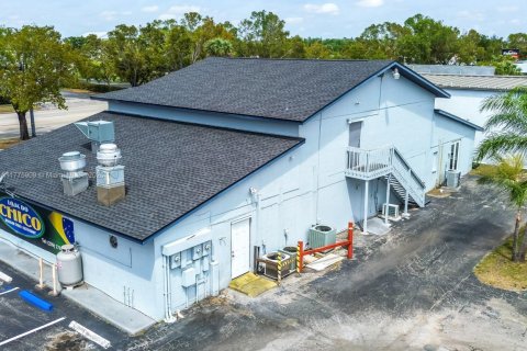 Купить коммерческую недвижимость в Форт Майерс, Флорида № 2037026 - фото 3