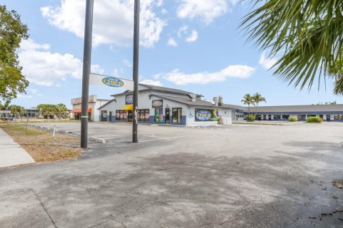 Купить коммерческую недвижимость в Форт Майерс, Флорида № 2037026 - фото 22