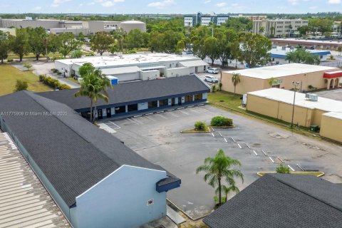 Купить коммерческую недвижимость в Форт Майерс, Флорида № 2037026 - фото 10