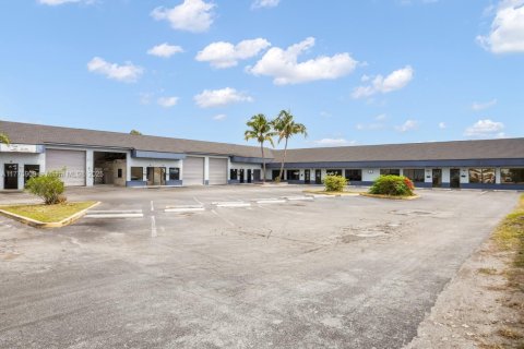 Купить коммерческую недвижимость в Форт Майерс, Флорида № 2037026 - фото 29