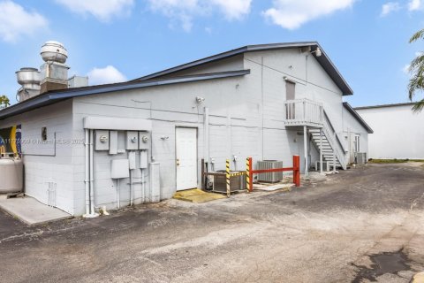 Купить коммерческую недвижимость в Форт Майерс, Флорида № 2037026 - фото 28