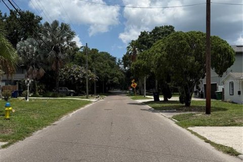 House in Tampa, Florida 4 bedrooms, 288 sq.m. № 2140285 - photo 1