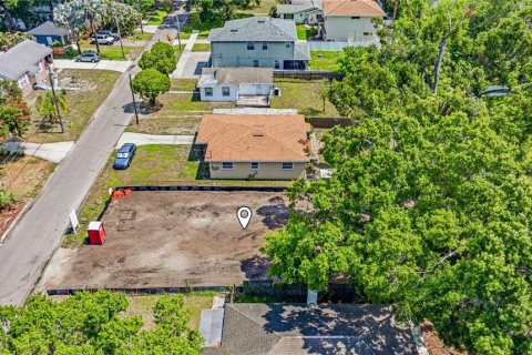 House in Tampa, Florida 4 bedrooms, 288 sq.m. № 2140285 - photo 5