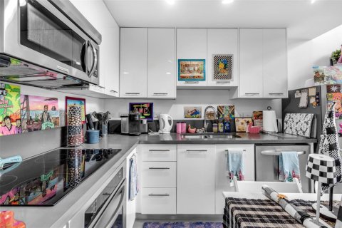 Condo in Miami, Florida, 1 bedroom  № 1467524 - photo 7
