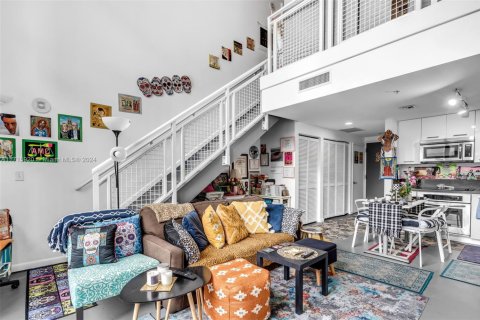 Condo in Miami, Florida, 1 bedroom  № 1467524 - photo 12