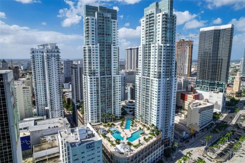 Condo in Miami, Florida, 1 bedroom  № 1467524 - photo 1