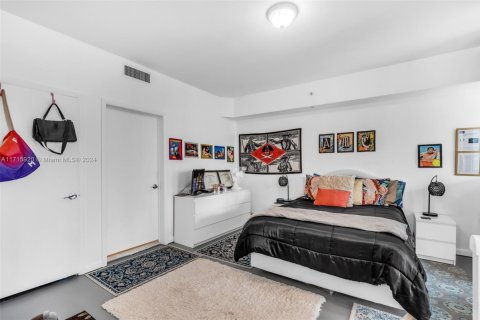 Condo in Miami, Florida, 1 bedroom  № 1467524 - photo 14