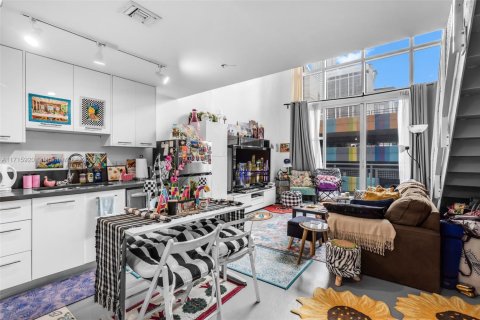 Condo in Miami, Florida, 1 bedroom  № 1467524 - photo 5