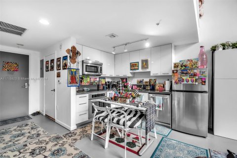 Condo in Miami, Florida, 1 bedroom  № 1467524 - photo 6