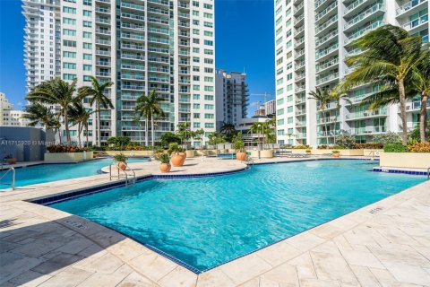 Condo in Miami, Florida, 1 bedroom  № 1467524 - photo 29