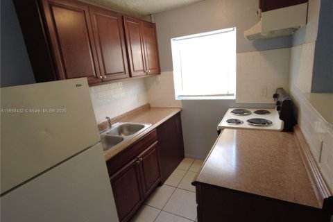 Villa ou maison à louer à Pompano Beach, Floride: 1 chambre, 40.88 m2 № 1857366 - photo 4