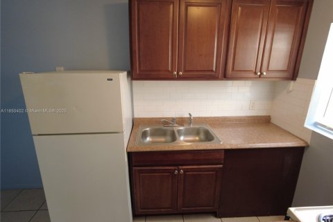 Villa ou maison à louer à Pompano Beach, Floride: 1 chambre, 40.88 m2 № 1857366 - photo 3