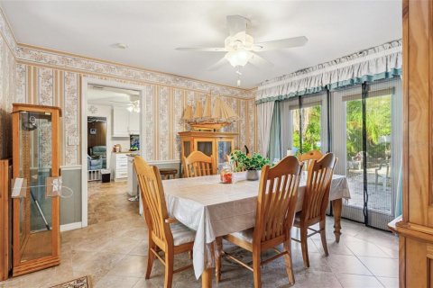 House in Orlando, Florida 5 bedrooms, 223.8 sq.m. № 1651705 - photo 7