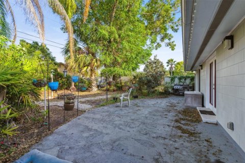 House in Orlando, Florida 5 bedrooms, 223.8 sq.m. № 1651705 - photo 21
